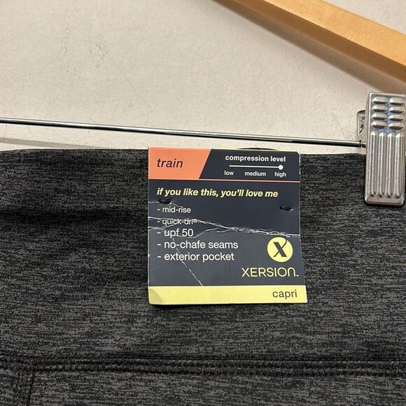 Xersion black gray mid rise high compression capri athletic pants Size M New - Picture 4 of 11